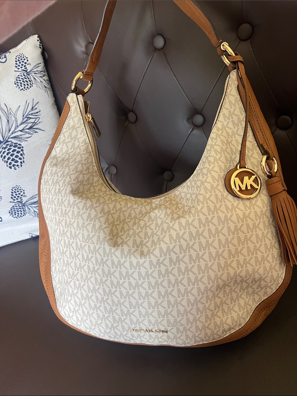 Michael Kors Ivory Signature MK Hobo with Tan Trim - Picture 3 of 13